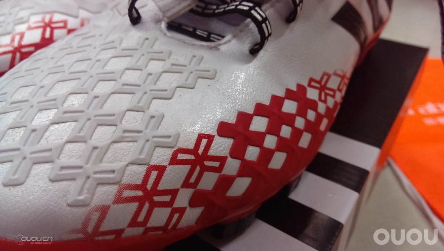 Adidas Predator LZ HG 猎鹰13  白红