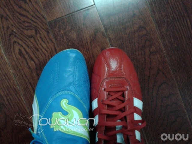 彪马袋鼠皮速度战靴 – PUMA v1.11 K i – 蓝/白静态评测