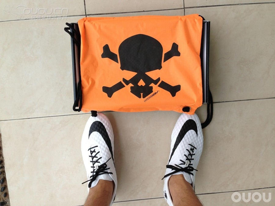 白蛇毒蜂,你还记得那条在雷峰塔下的白蛇吗?致命新物种——Hypervenom白黑