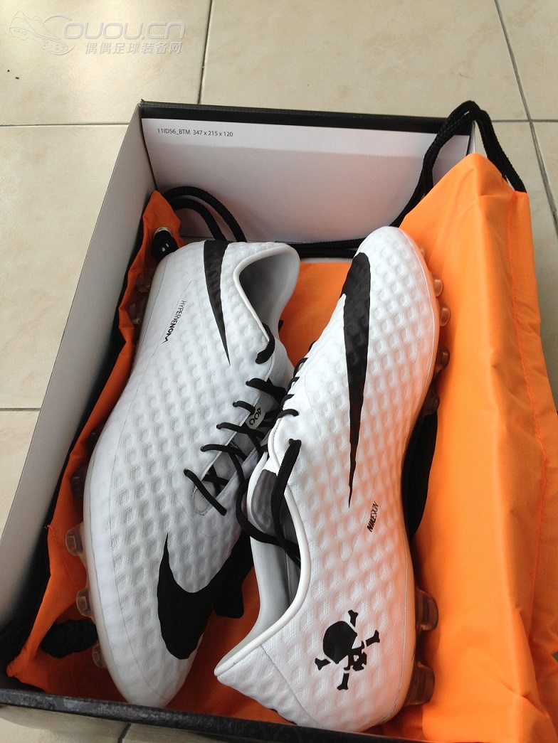 白蛇毒蜂,你还记得那条在雷峰塔下的白蛇吗?致命新物种——Hypervenom白黑