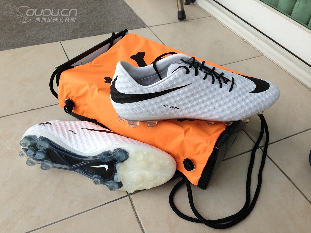 白蛇毒蜂,你还记得那条在雷峰塔下的白蛇吗?致命新物种——Hypervenom白黑