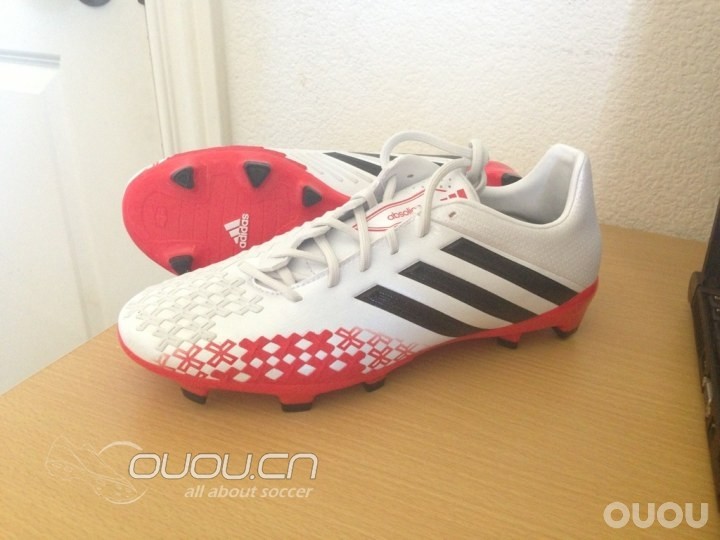 是首发么?次顶级PREDATOR LZ2白红配色