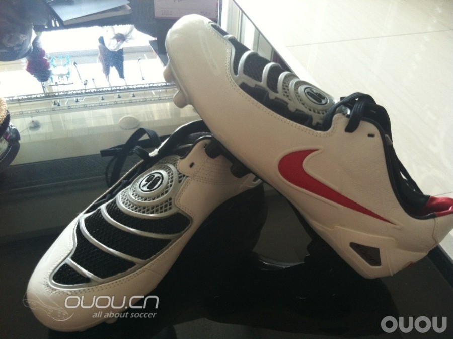 NIKE laser1 DIY改装骷髅头战靴