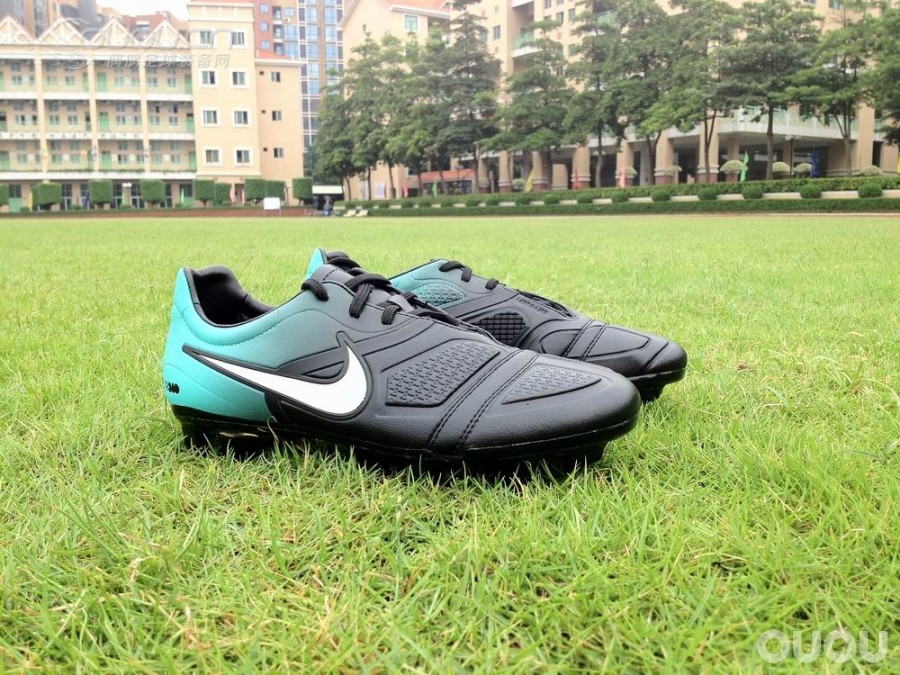 老鞋CTR360毒药配色碳底,主要想晒场地