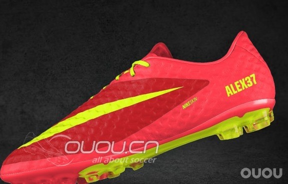 咬碎钢牙ID了一双毒蜂,三个月没有零花钱了。