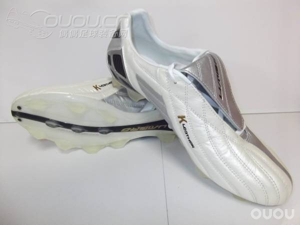 求助这双茵宝足球鞋的介绍