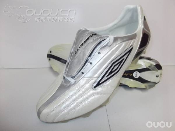 求助这双茵宝足球鞋的介绍