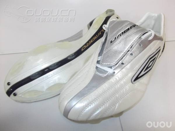 求助这双茵宝足球鞋的介绍