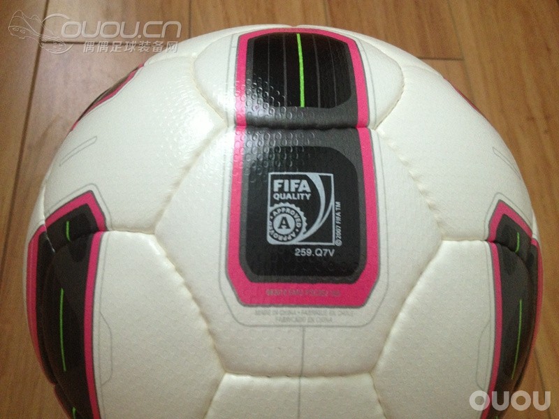 朋友送的足球求鉴定?