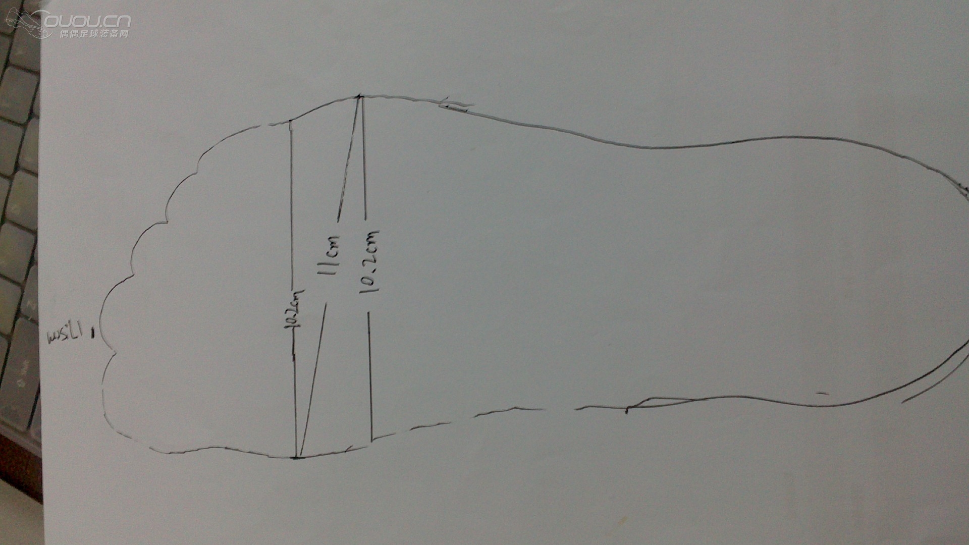 求助各位大神,我的脚适合哪双足球鞋?!!!