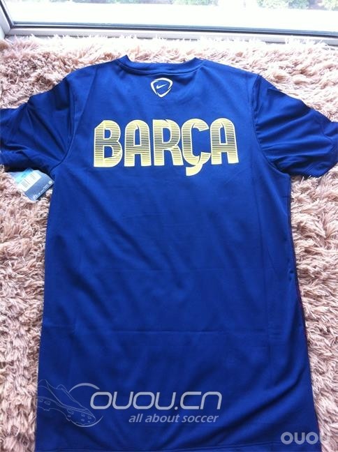 巴萨13-14赛季训练服,很帅有木有?