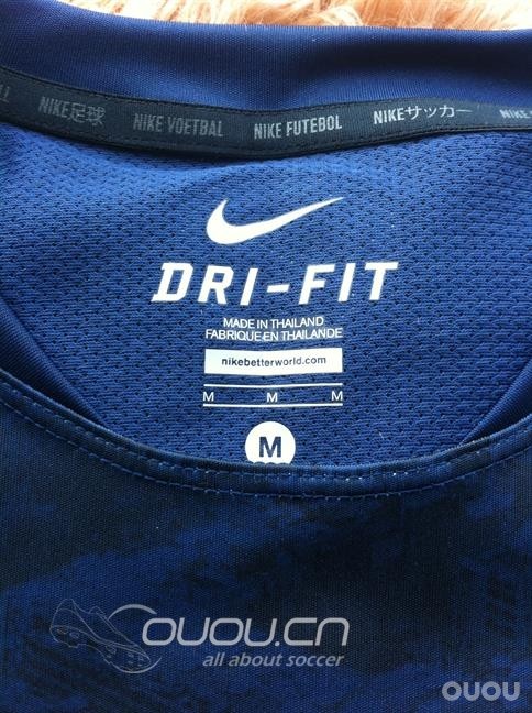 巴萨13-14赛季训练服,很帅有木有?