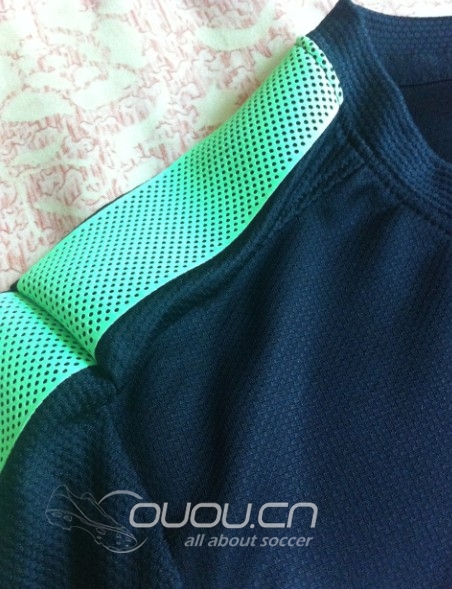 2012NIKE足球训练服两件到手!疑问就来了!