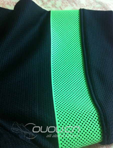 2012NIKE足球训练服两件到手!疑问就来了!