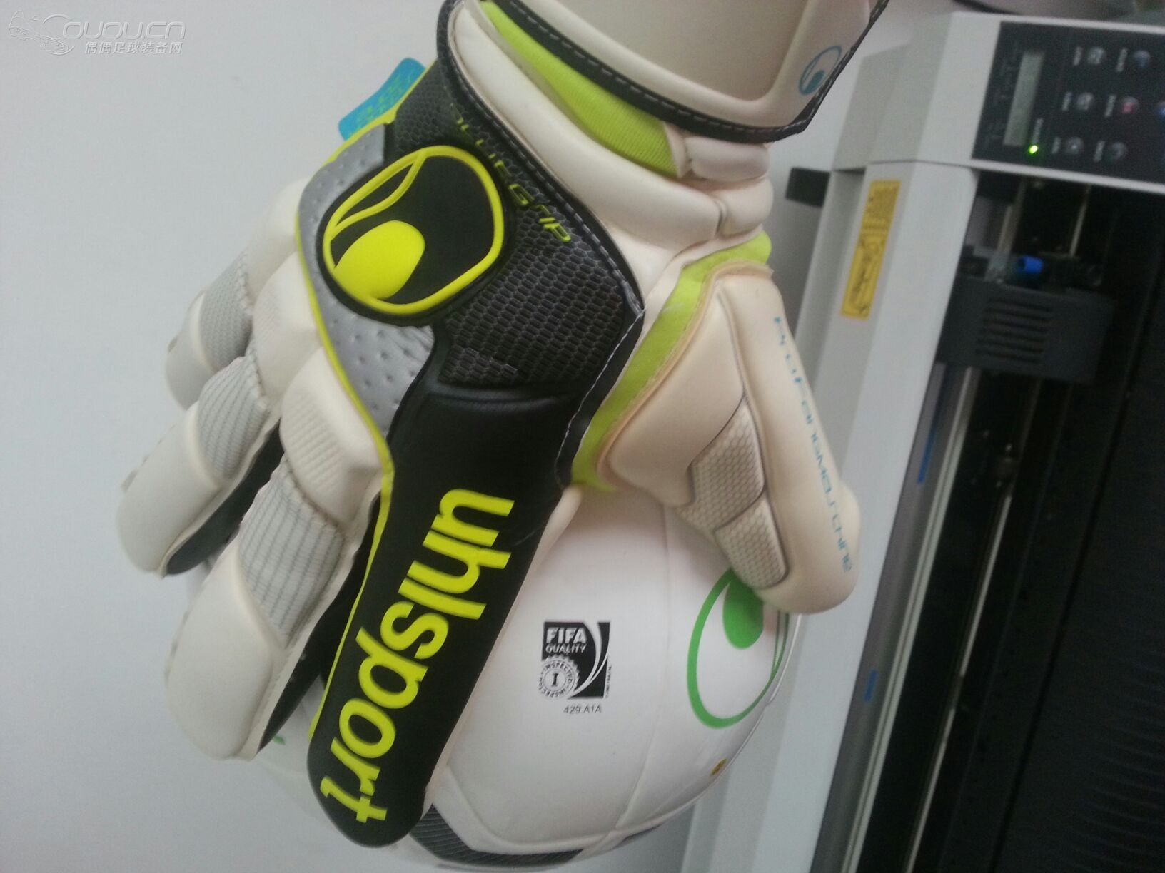 论坛首发 2013年版 UHLSPORT Fangmaschine HN Pro  简单评测(进行中)