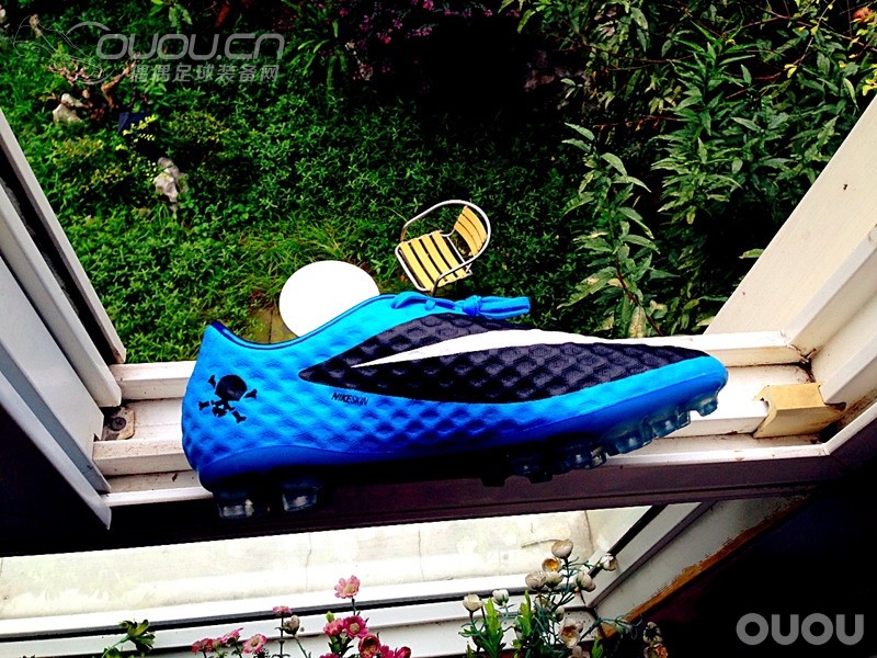 应该是首发吧,小清新天蓝morelia neo和毒锋