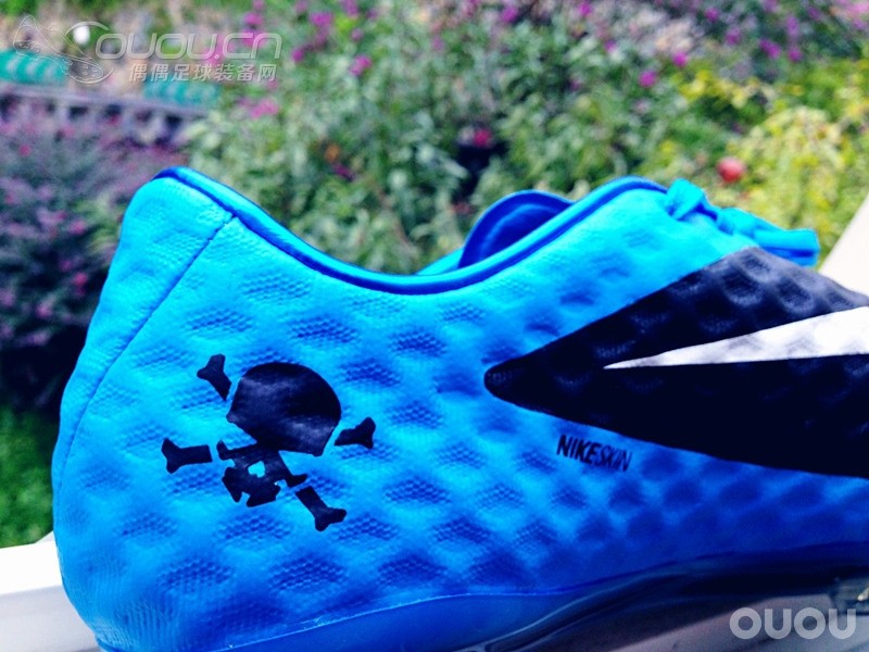 应该是首发吧,小清新天蓝morelia neo和毒锋