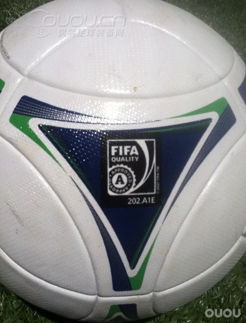 简单说说今天入得两双白菜,Predator 次顶级,F50次顶级