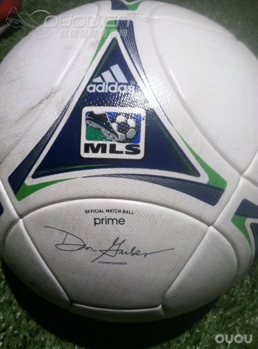 简单说说今天入得两双白菜,Predator 次顶级,F50次顶级