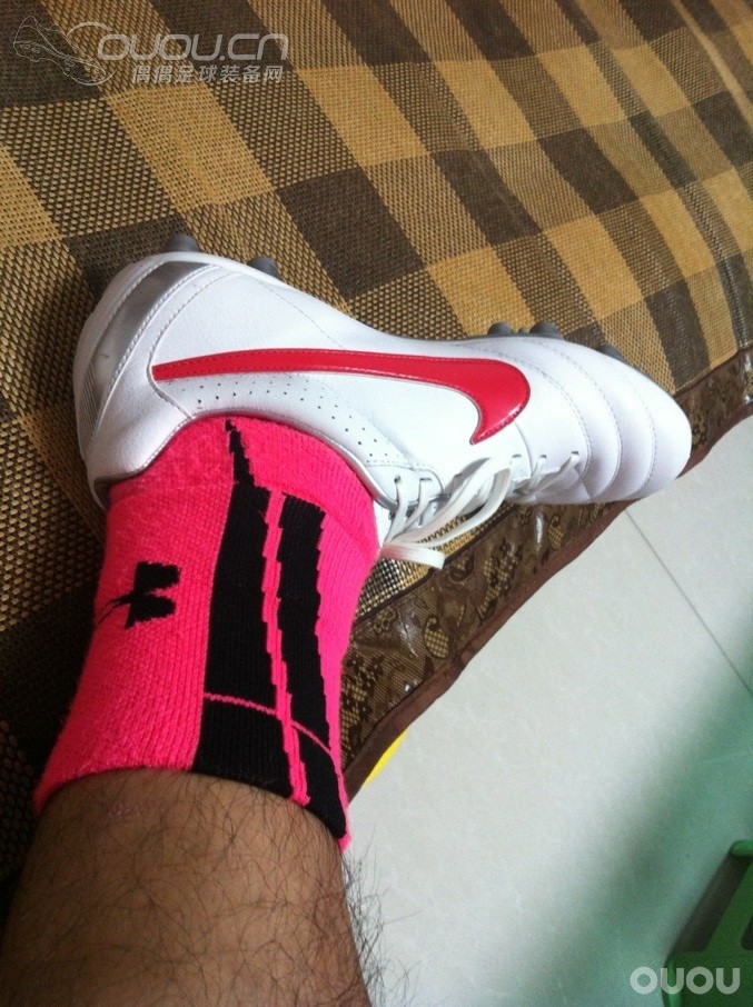 搞了双白底红勾的mystic ag,老配色还是蛮好看的