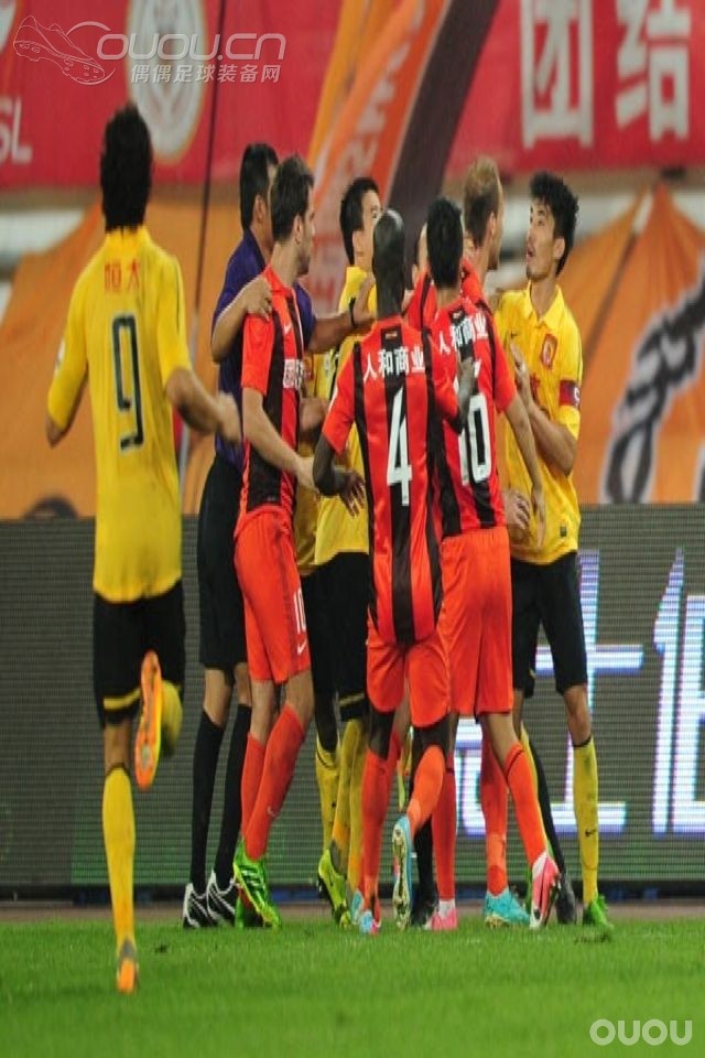 求大哥们指点下小弟,刺客次顶和顶级除了鞋底不同外,鞋面和脚感有有什么不同啊…谢谢了!