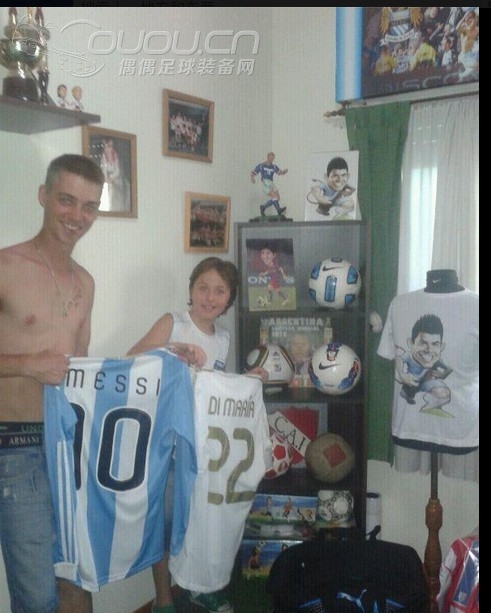 我认识的阿圭罗超级粉丝(衣服超亮).