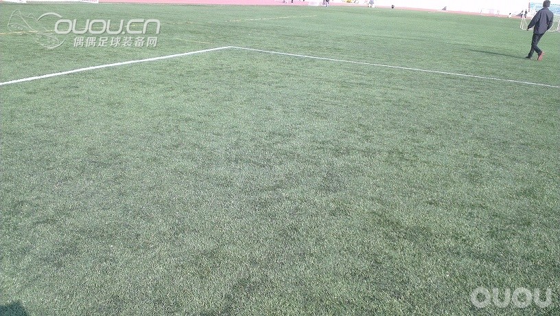 lz又来了,今天重新给场地拍了照,那双f50只热身穿了