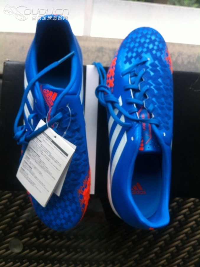 全新猎鹰13配色