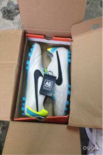 最近入的几双球鞋和一些装备