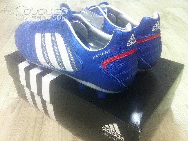 适合自己的才是最好的,只爱释迦TOP蓝白黑