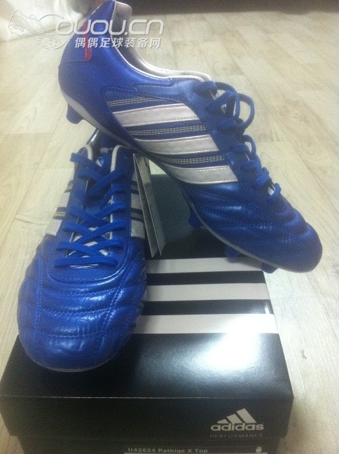 适合自己的才是最好的,只爱释迦TOP蓝白黑