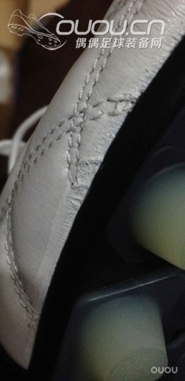 入了坛子里的某位代购的日产Morelia UL,大家帮看看溢胶这么明显正不正常