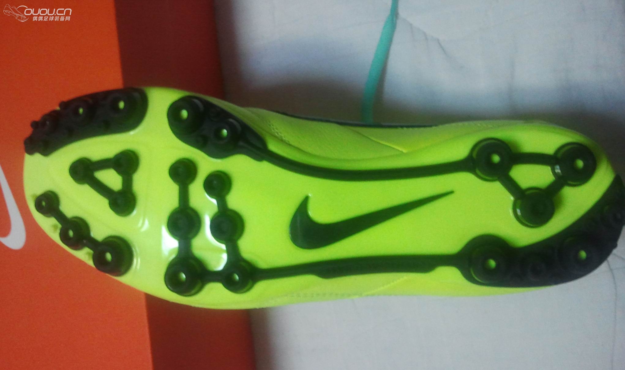 新入手传奇4 骚绿 低端AG 附图片 另求真伪鉴别~~~