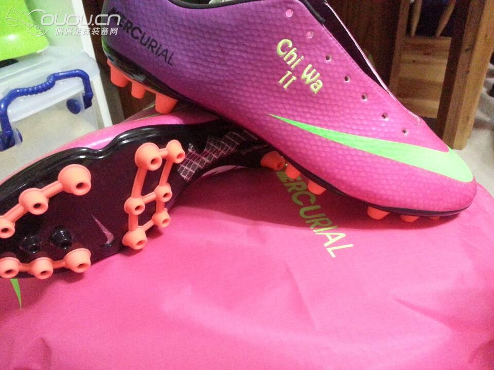 小弟買了對頂級球鞋!!大家可以進來評價一下嗎???