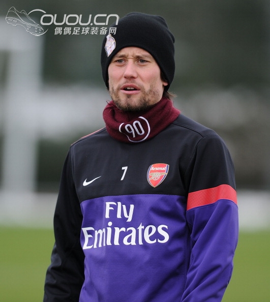 重金求购阿森纳球员版鲨鱼皮~~