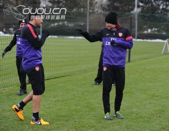 重金求购阿森纳球员版鲨鱼皮~~