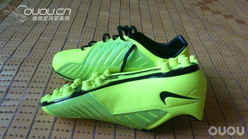 网购一双T90 STRIKE IV AG钉鞋,求鉴定