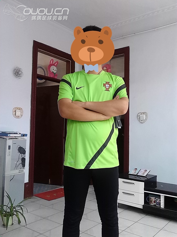 闲来无事,找出以前的队服挨个试试!