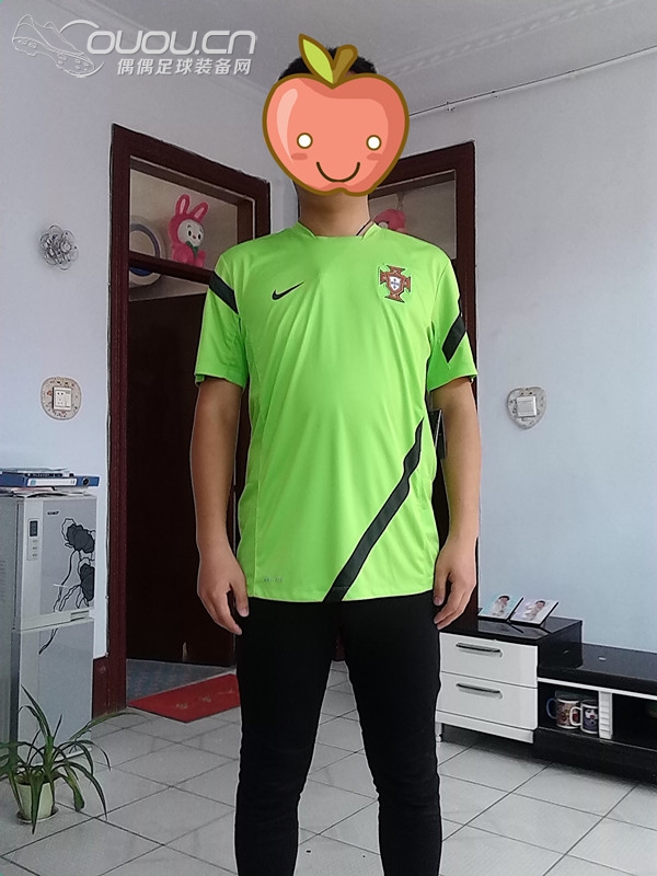 闲来无事,找出以前的队服挨个试试!