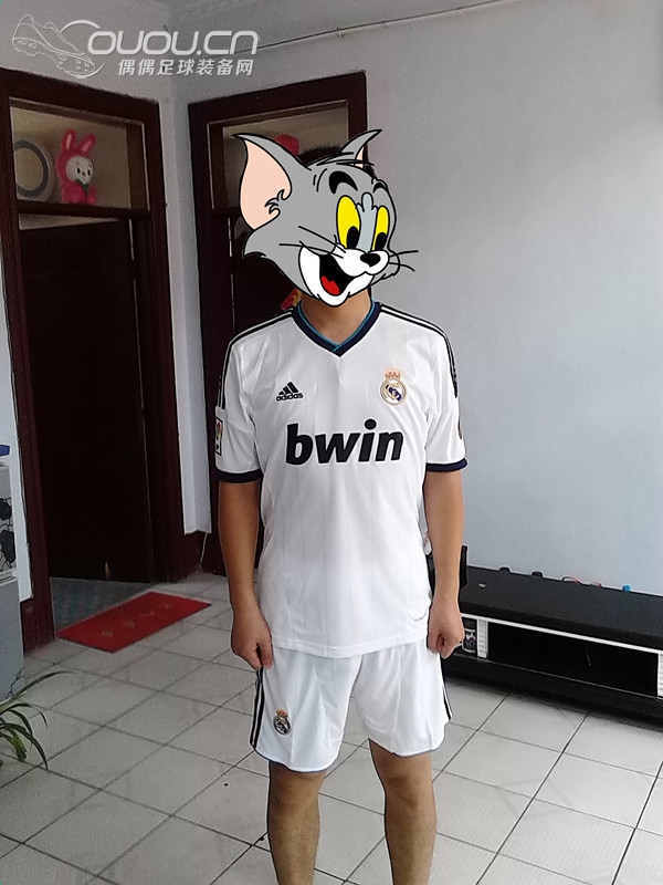 闲来无事,找出以前的队服挨个试试!