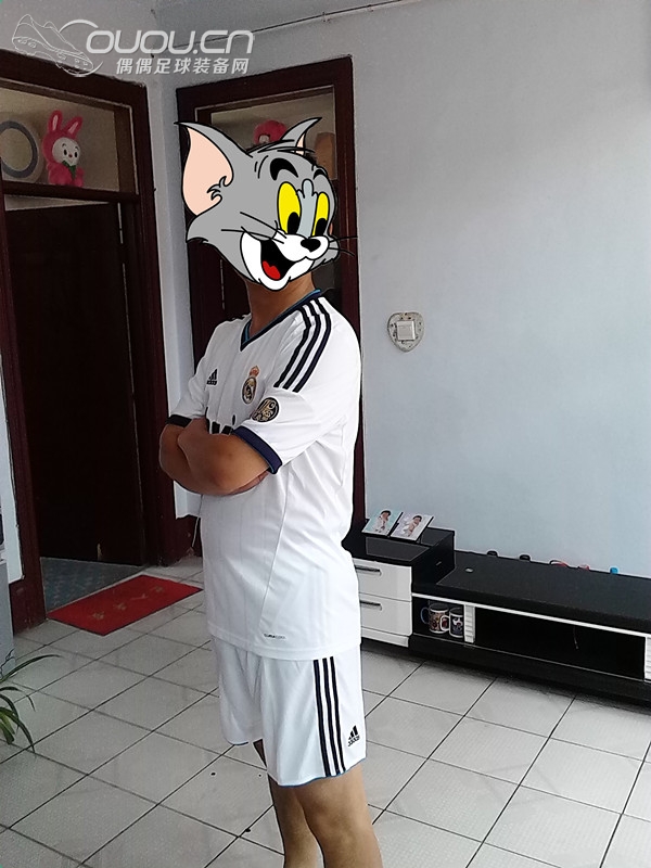 闲来无事,找出以前的队服挨个试试!