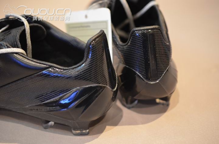 索然无味的噱头—荧光版F50