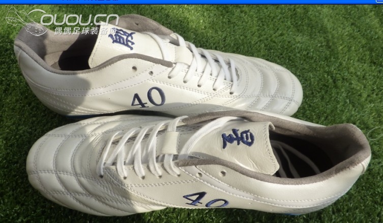 订制足球鞋,纪念我的母亲,她在天上依然反对我踢球