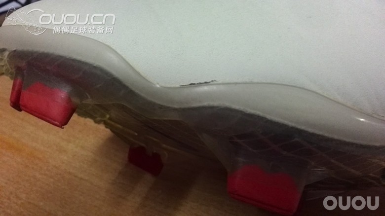 刺客8顶级鞋面裂缝求补救