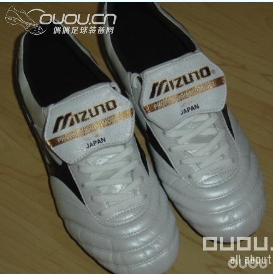 各位球星都来说说自己穿过的鞋子的宽窄呗,互相交流以备买新鞋。