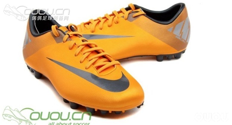 各位球星都来说说自己穿过的鞋子的宽窄呗,互相交流以备买新鞋。