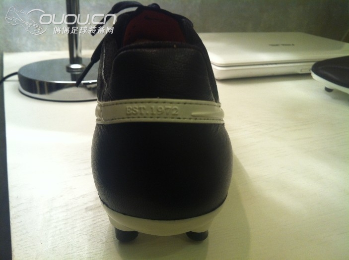 只是因为在人群中多看了你一眼……