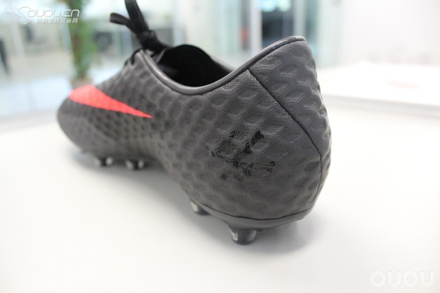 Nike Hypervenom Phantom HG顶级款毒锋黑红色作业,30张精彩大图