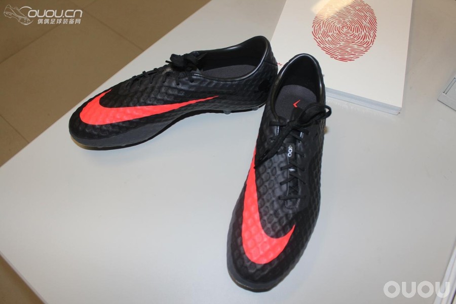 Nike Hypervenom Phantom HG顶级款毒锋黑红色作业,30张精彩大图
