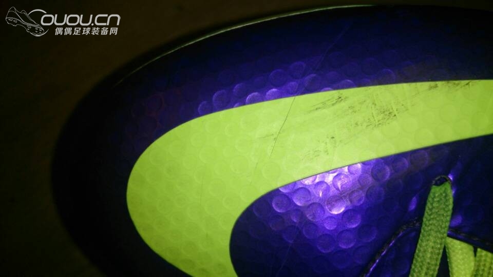 刺客9顶级AG鞋面有开裂的迹象